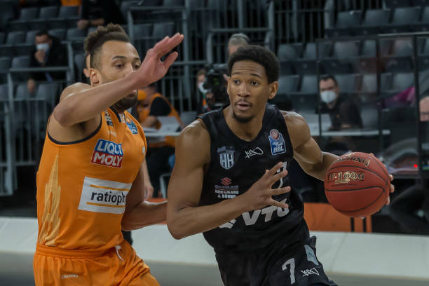 更是战术多 更是战术多